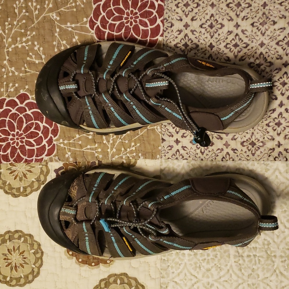 Wpmens Keens size 10